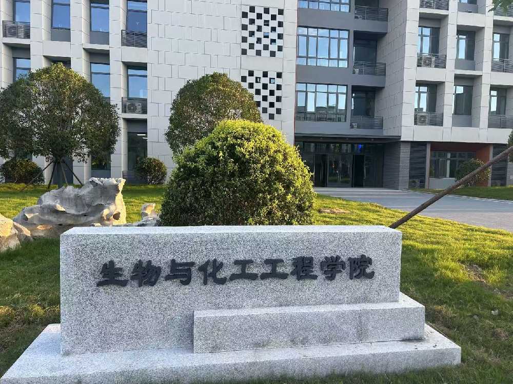 即墨区扬州职业大学体育场高杆灯项目